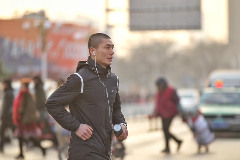 今日运动打卡，又完成了5公里，这感觉就一个字，爽！好多人觉得坚持五公里难，其实