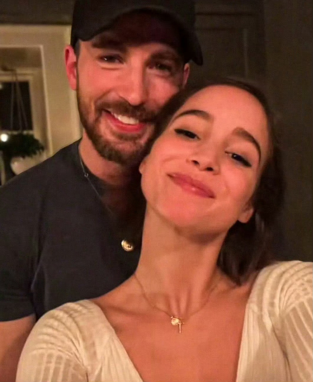 美队当爸爸是的，“美队”克里斯·埃文斯当爸爸了。据TMZ等外媒报道，克里斯·埃文