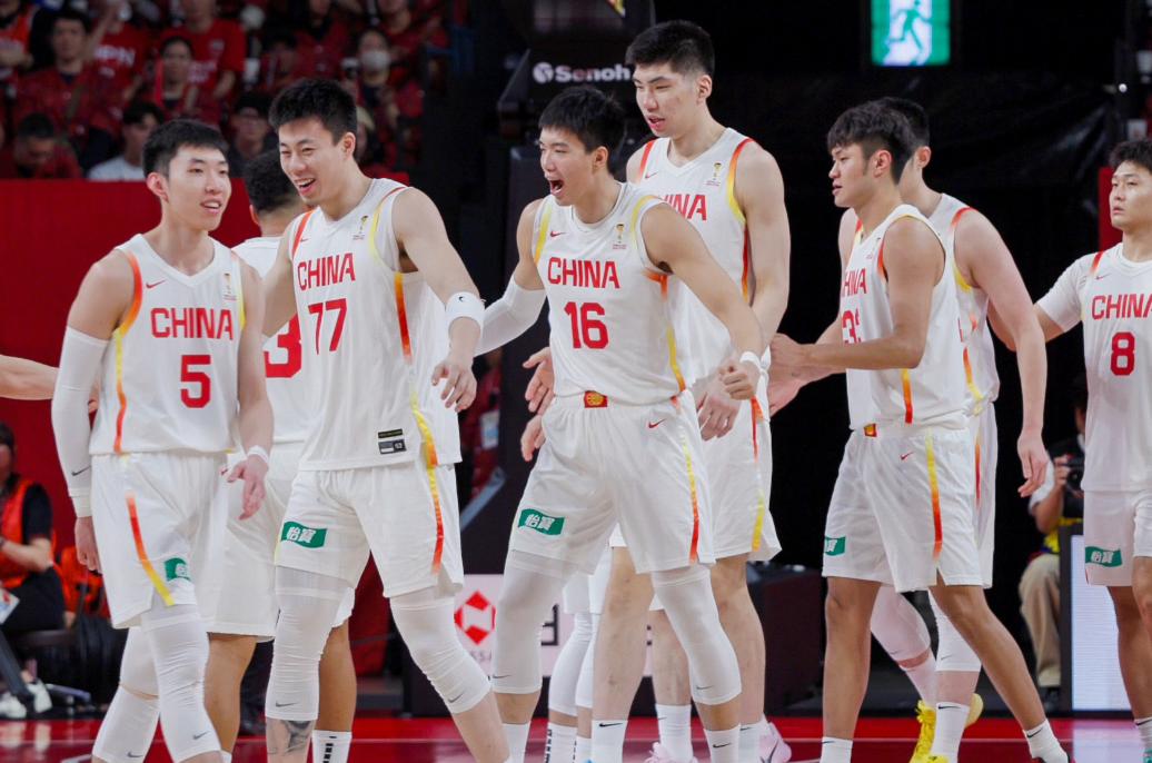 中国男篮公布对阵中国台北省队名单，12人无变化，胡明轩和赵嘉义依然是看课。想想也