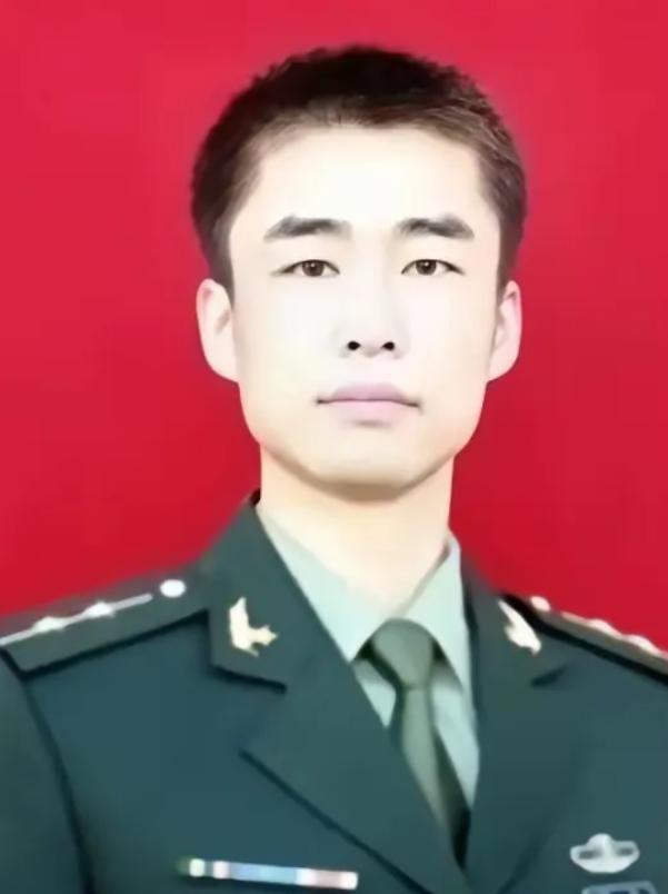 2012年，一军人请假回去探亲，超期迟迟没有归队，上级打电话问责，3岁女儿接起电