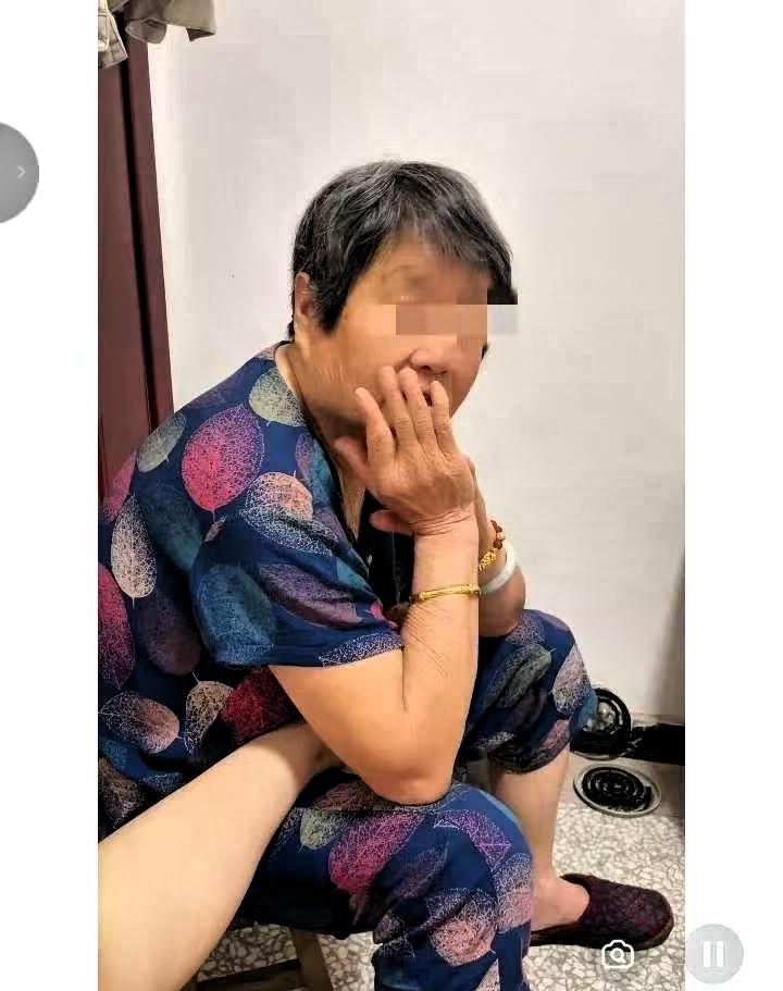 岳母当年让二女婿滚，二女婿没多言发动车就走，十二年没回门。二女儿追上去，二女婿降