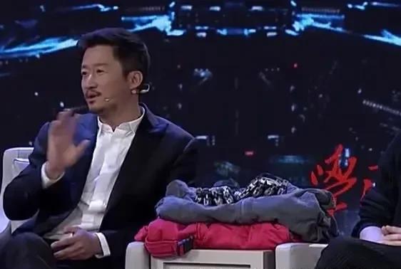 吴京老师，请你不要再接受采访了。你那摇头晃脑，嚣张跋扈的表情已经把你的好人缘