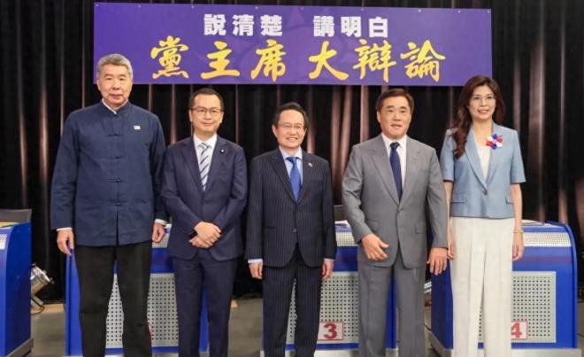 二辩后张亚中的民调强势崛起，呈现问鼎党主席宝座之势？国民党主席选举，原本像极
