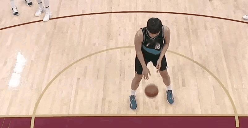 杨翰森只要有上场机会不是不拼，但斯普利特不知出于什么原因确实不喜欢他。在12