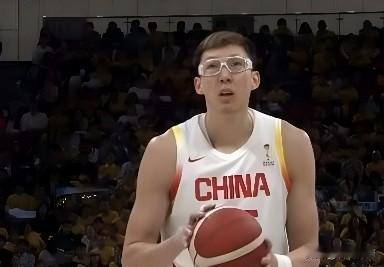 周琦、张镇麟恐怕也有点纳闷，为什么他们一来，中国男篮就开始输球？不敌韩国男篮难道