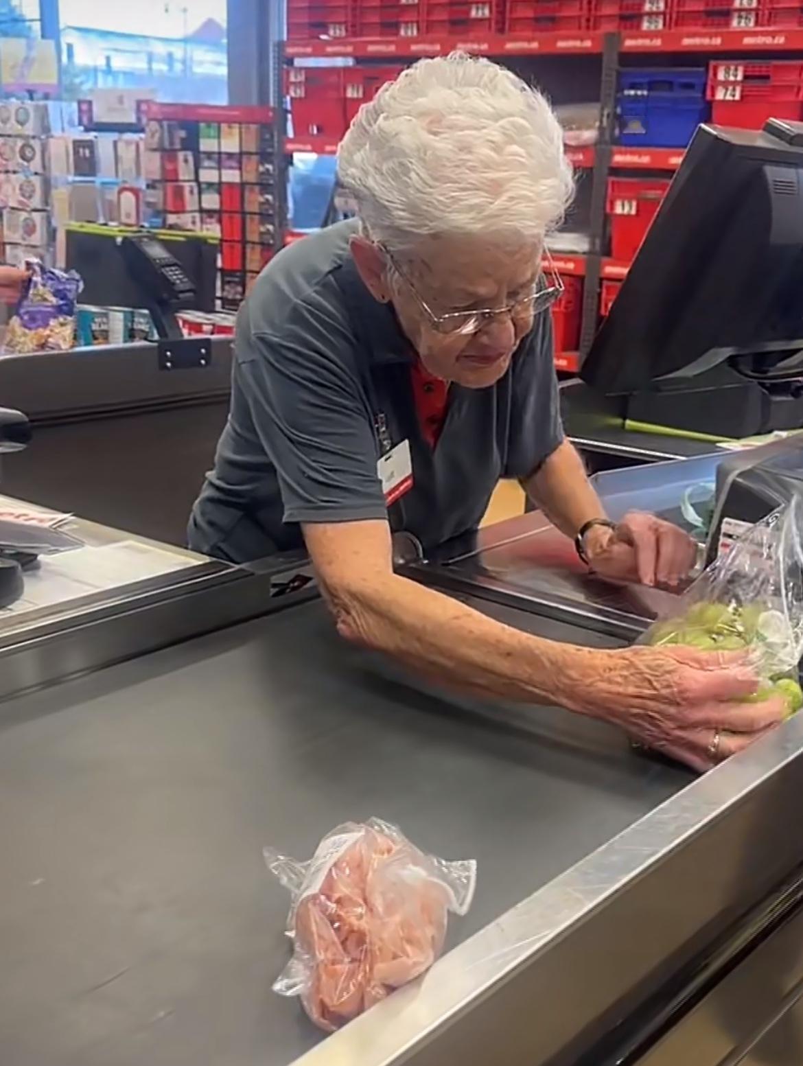 美国老人一把年纪还要工作，不是像植子说的因为热爱工作，而是无可奈何，退休金只有工