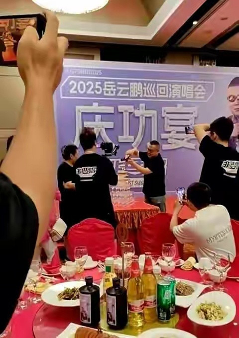 岳云鹏把80岁老母接到北京3000万豪宅安享，妻子贡献最多，网友直呼这才是真孝心