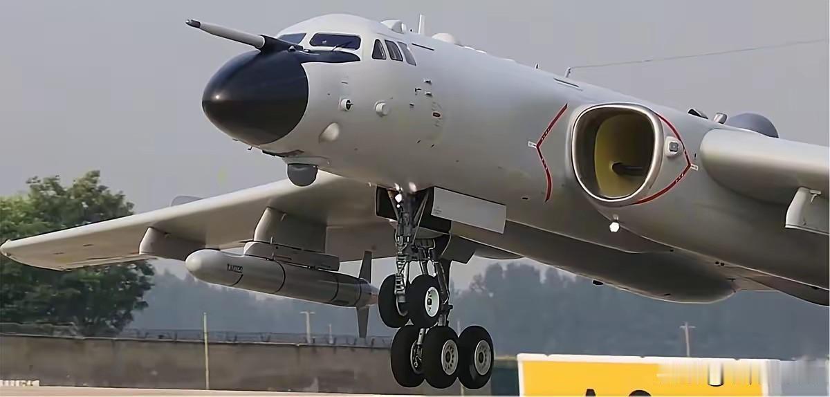 轰6N机头多根“大棍子”变身战略轰炸机威慑半径上万公里轰-6N有机鼻空中加油装置
