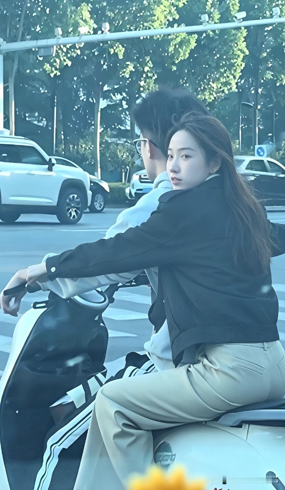 晚风里藏着最动人的爱情城市车流喧嚣，人间步履匆匆，总有人在烟火日常里，把偏