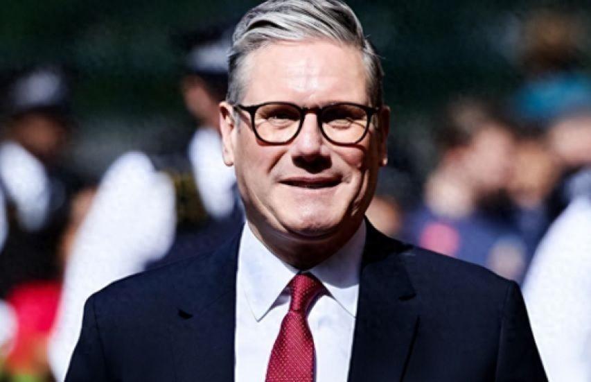 航母甲板上的风话英国国防大臣希利站在“威尔士亲王”号甲板上放狠话：台海有事，