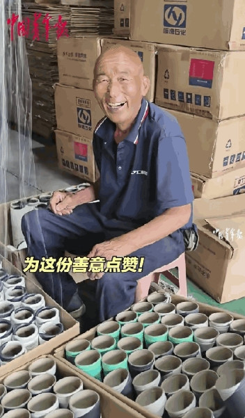 “这就是中国人的素质！”近日，江苏海安，一个私企老板早晨送小孩上学，发现仓库外面