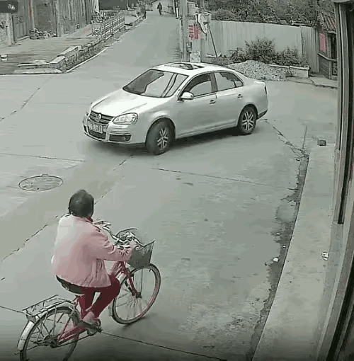 福建莆田大妈这个事撤诉了，叹一口气，这又何必？无论是从常识还是做人的基本道德，这