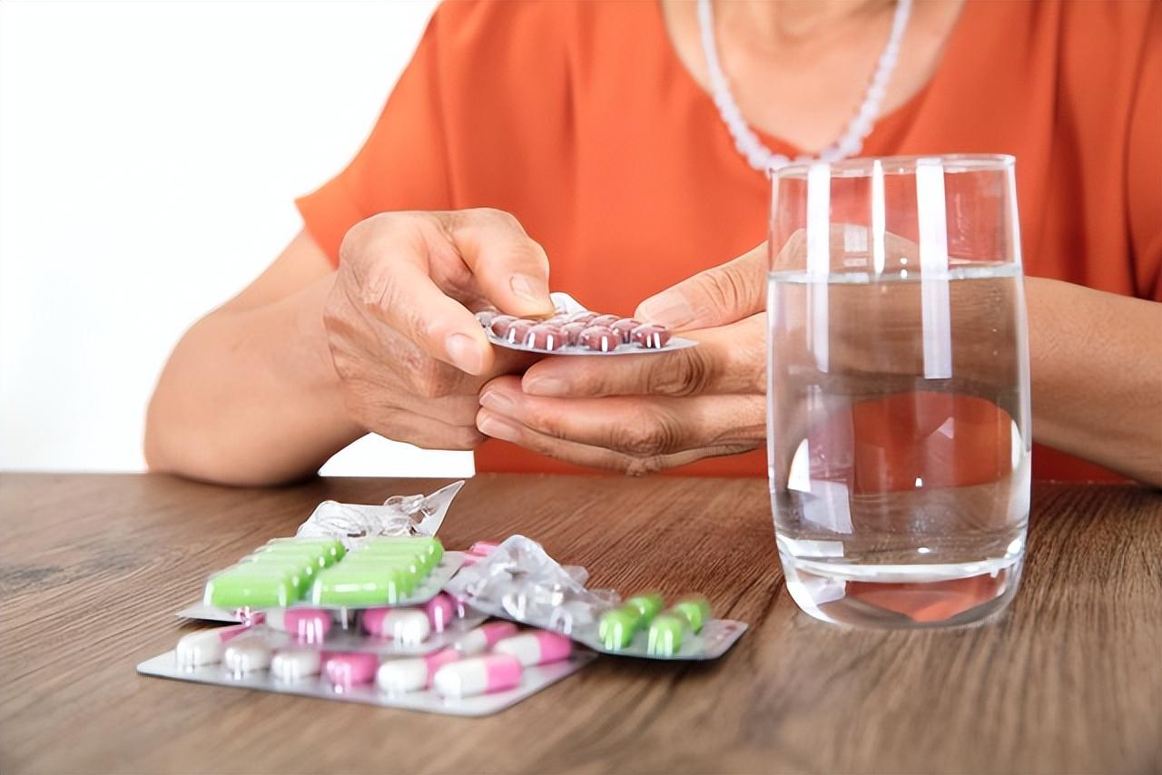立春已至，医生提醒：还在服用降压药的中老年人，注意4个隐患春天一到，万物复苏