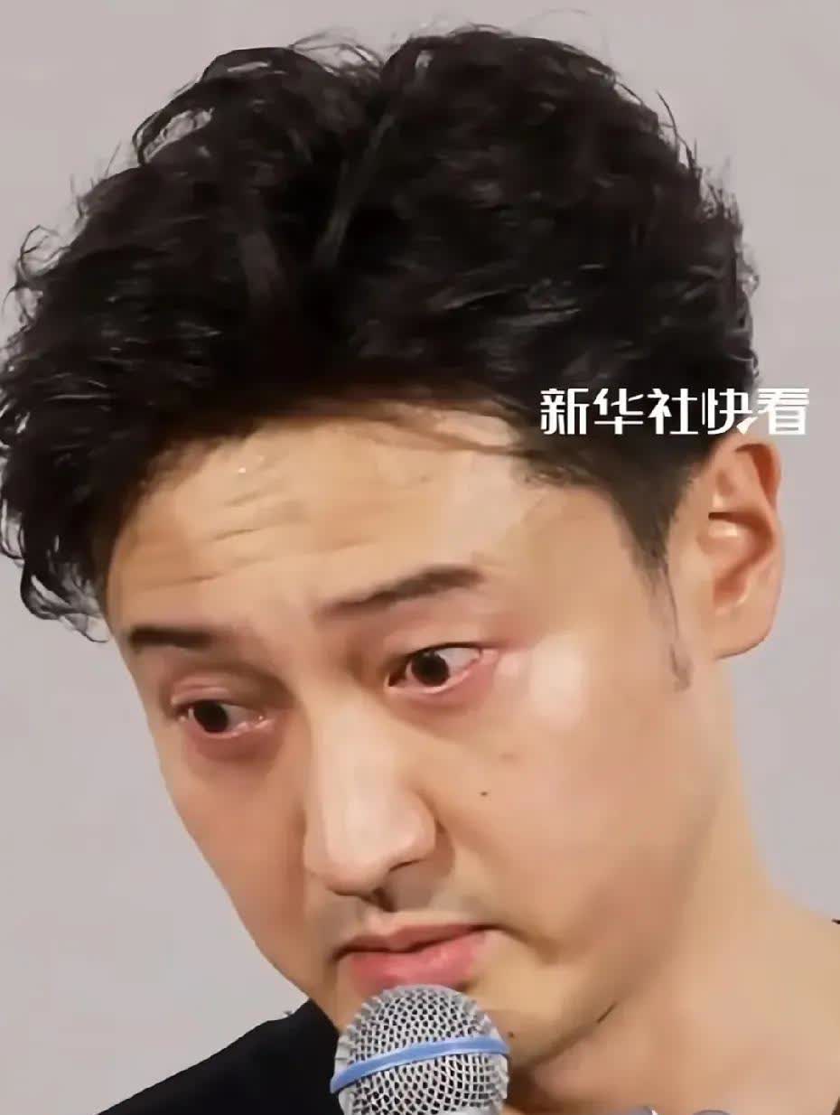 昨天看完《南京照相馆》，出来没敢抬头看太阳。王传君演了个“不坏的好人”，夹缝