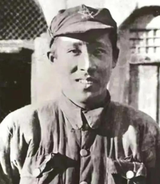 廖承志是出了名的“妻管严”，晚年想吃肉，妻子却不让，他指着门说：你看谁来了？妻子