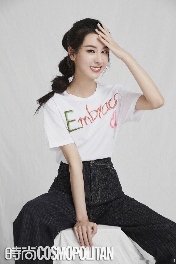 恭喜陈都灵解锁首本五大女刊，而且是重要月份周年刊！恭喜嘟嘟（2019年曾经拍过C