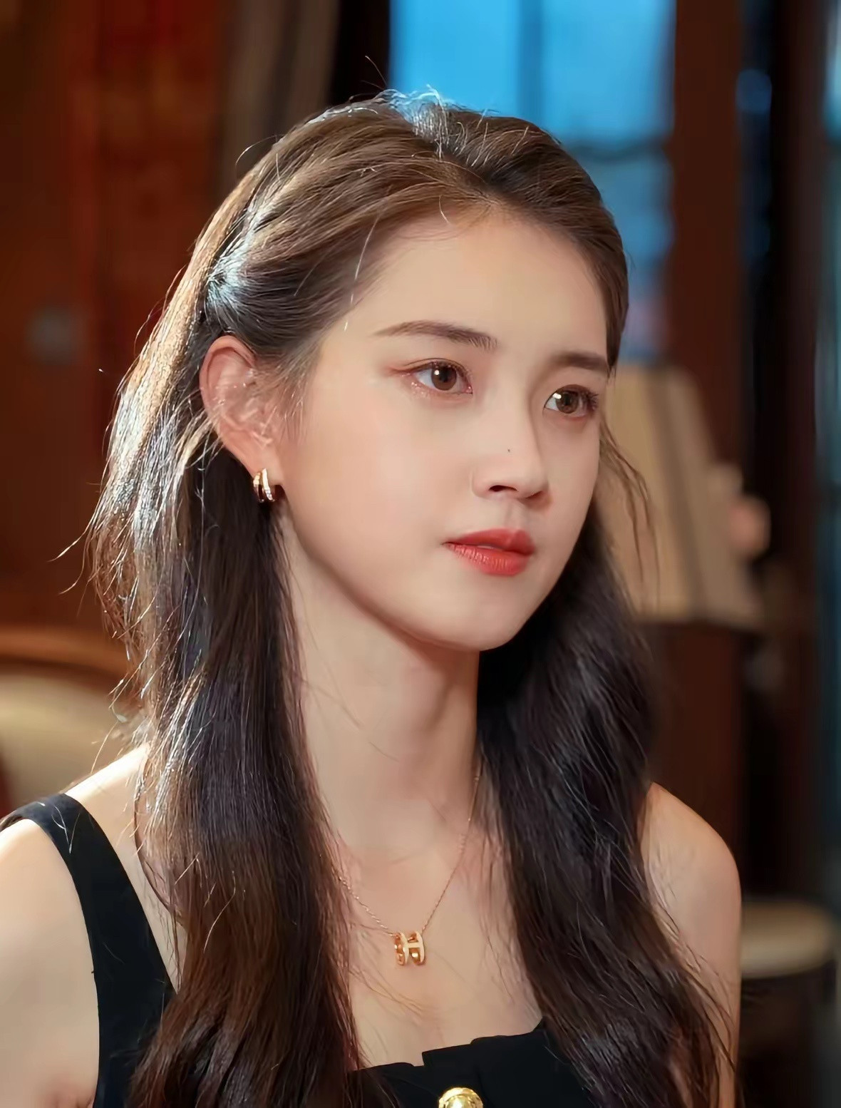 叶非夜说，郭宇欣被身边的人爆录音，就是因为做人不行。老在背后说人家闲话。录音的人