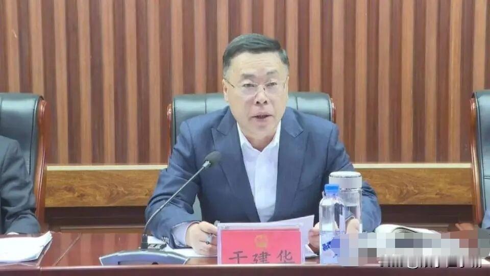 临近退休遗憾落马！盖州市的于建华被查，台上叮嘱要清廉，台下却是另一副面孔1