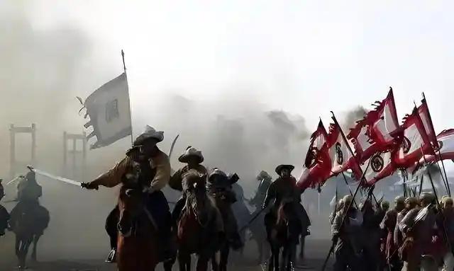 1646年，田见秀率部降清后，有人对多尔衮说：“此人是李自成的左膀右臂，地位和刘