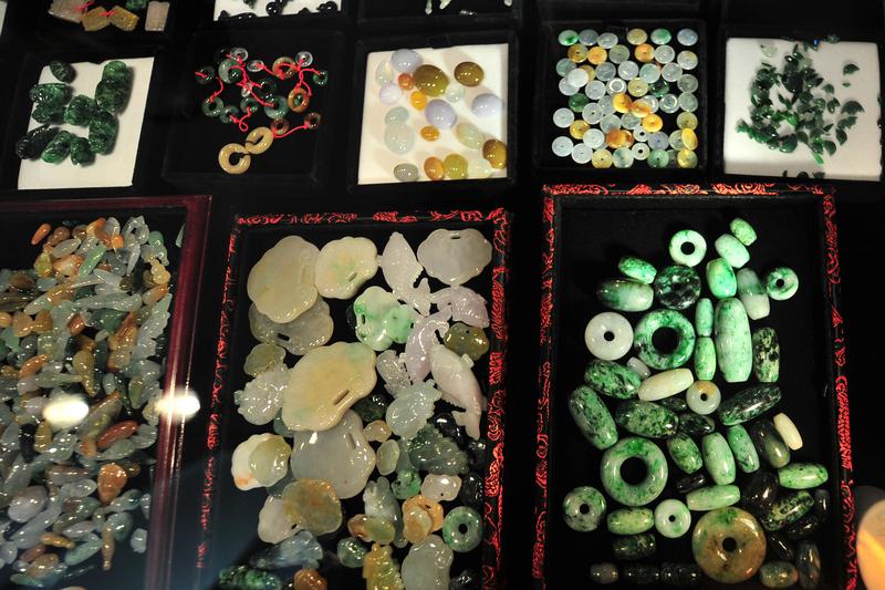 1克拉钻石价格降到1000多，这变化也太惊人了！以前钻石那可是奢侈品的代表，记得