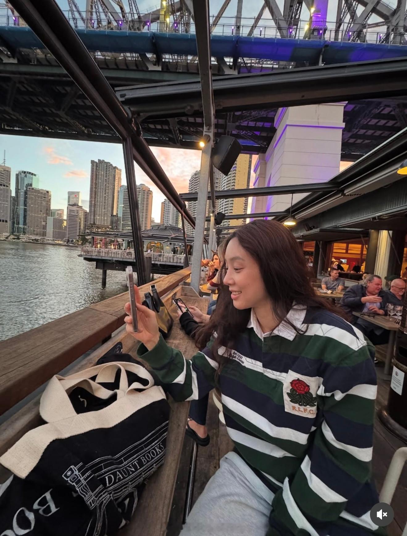 郑丽媛郑丽媛跟着妈妈一起的旅行就是这么自在放松​​​