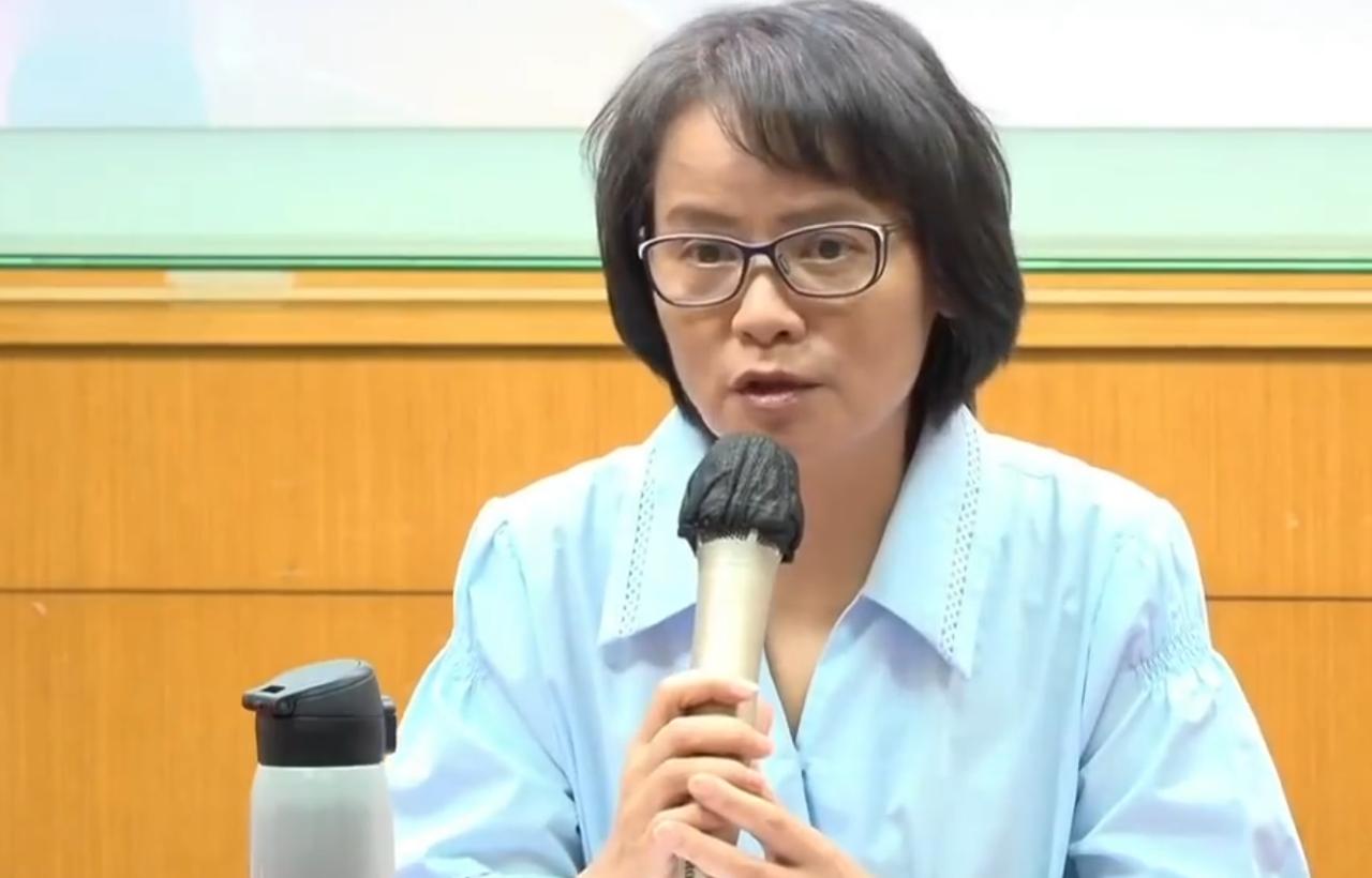 台北女教师怒斥军购，从大陆赚到超1000亿美元，转头进口武器去打大陆！5月9
