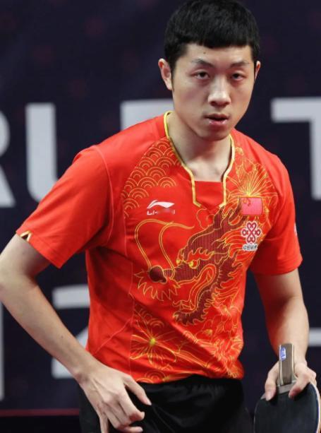 主持人问许昕：“你在国家队训练的时候，最期待的是什么？”许昕说：“最期待的是四年