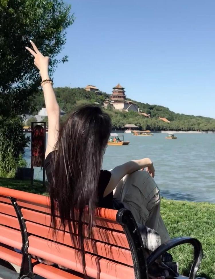 女人到了中年，一定要断舍离，只是，断的不光是衣柜，更是那些消耗你的关系，