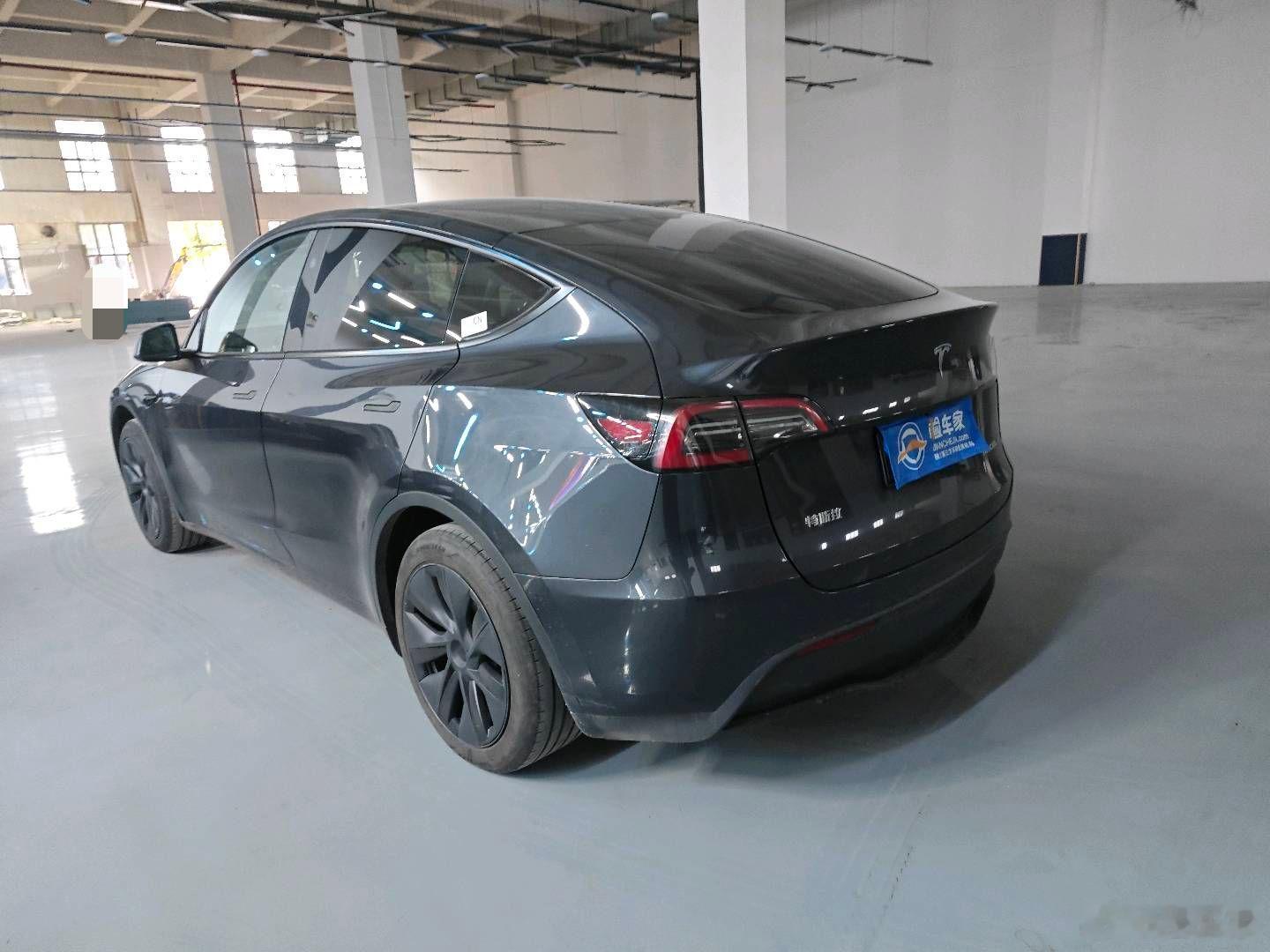 两年掉价一半，这辆ModelY坑死人！前两天验了一台特斯拉ModelY，20