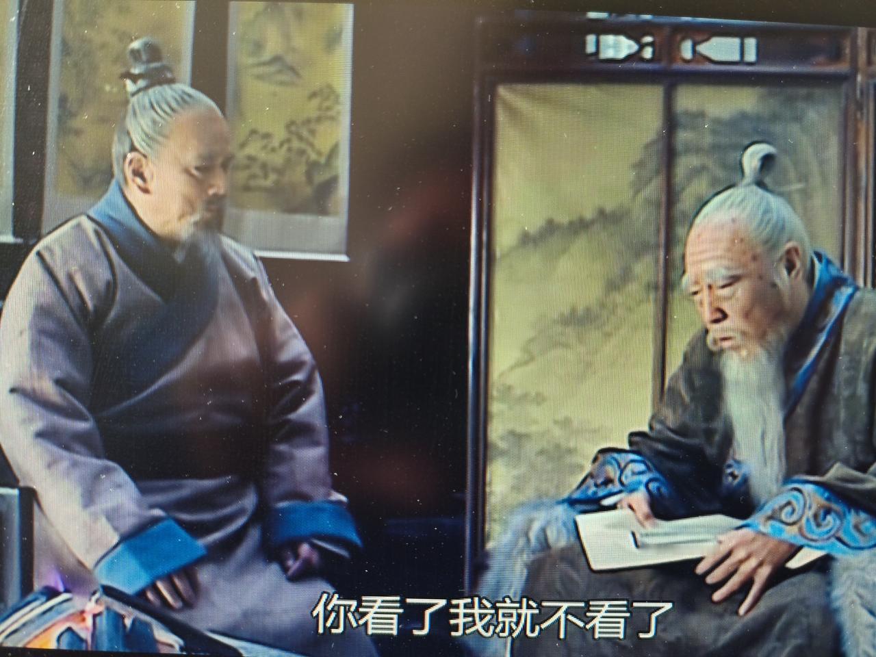 徐玠带着邹应龙参严世蕃贪腐折子来见严嵩，严嵩只问了一句：你看过了吗？徐玠回答看过