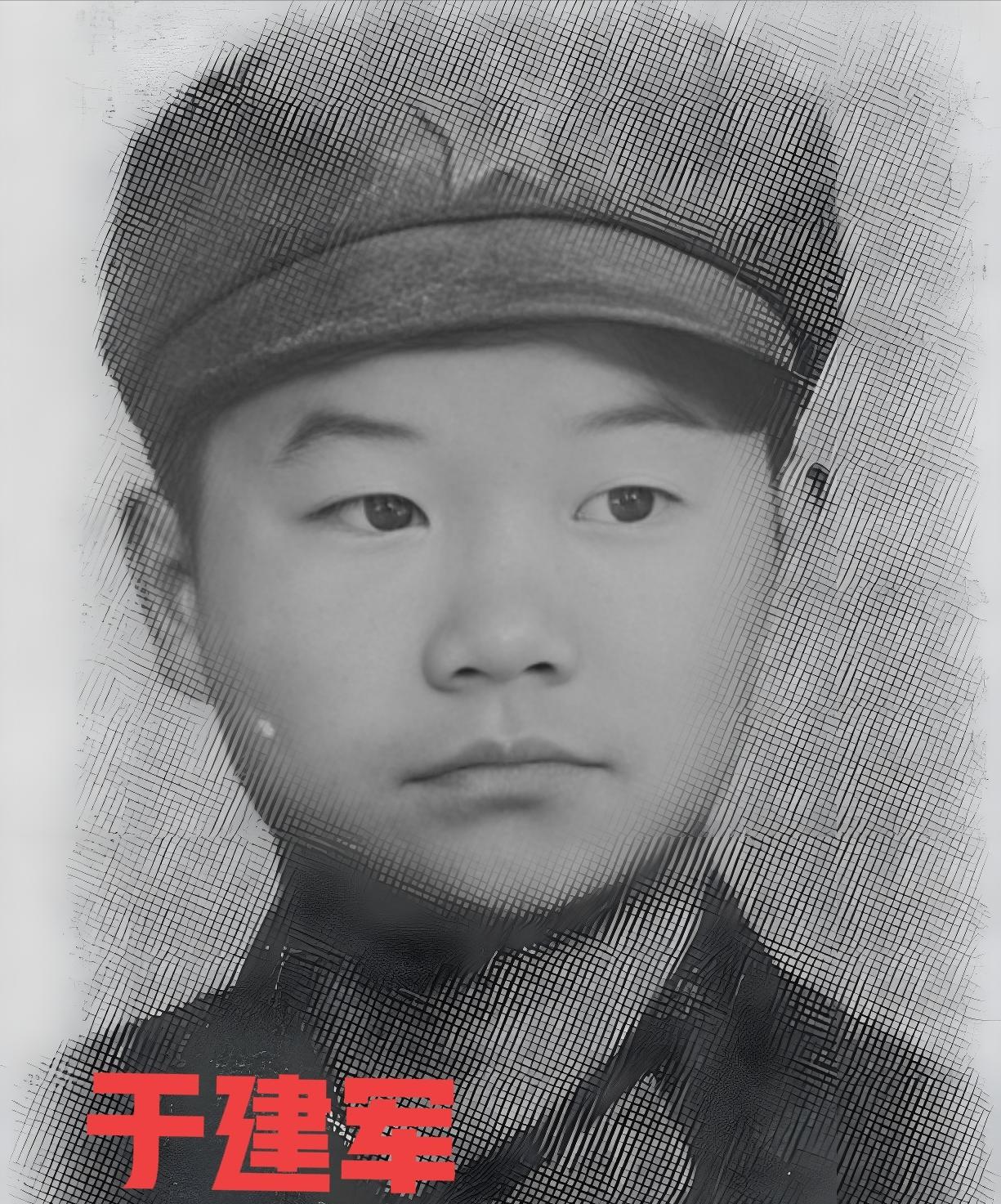 于建军，1963年生，1978年入伍，原陆军43军128师384团战士。16岁荣