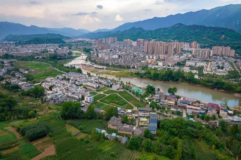 芦山再发4.7级地震震感波及多地居民沉着应对2025年10月12日下午1