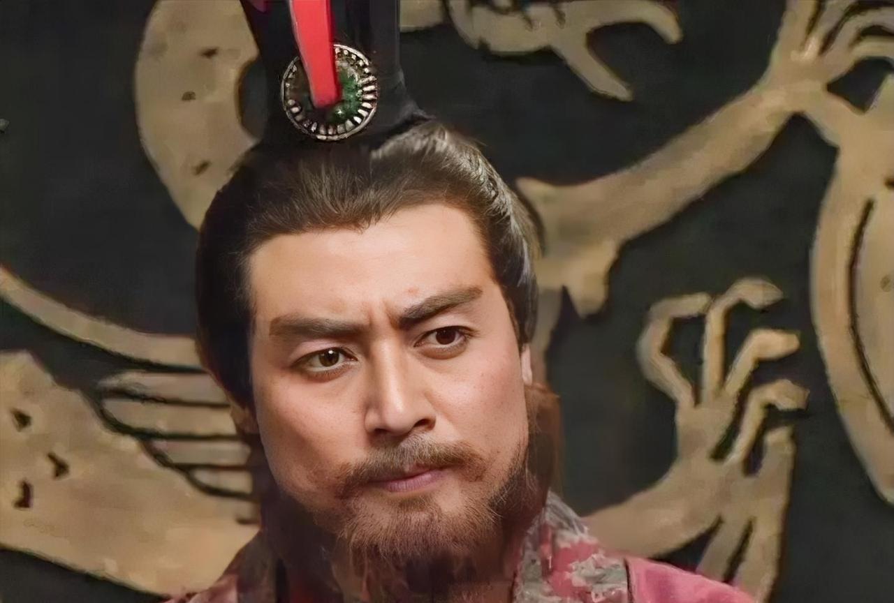 220年，孙权举办击杀关羽的庆功宴，宴会上降将糜芳正要举杯说话，东吴谋士虞翻大骂