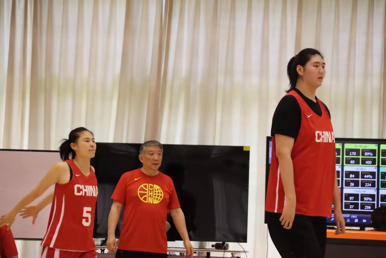 中国女篮赴澳热身赛的第二场，中国女篮以82-84，再次以两分只差负于澳大利亚女篮