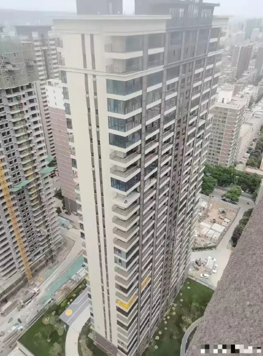不给阳台要阳台，给了阳台封起来当大厅[呲牙笑]