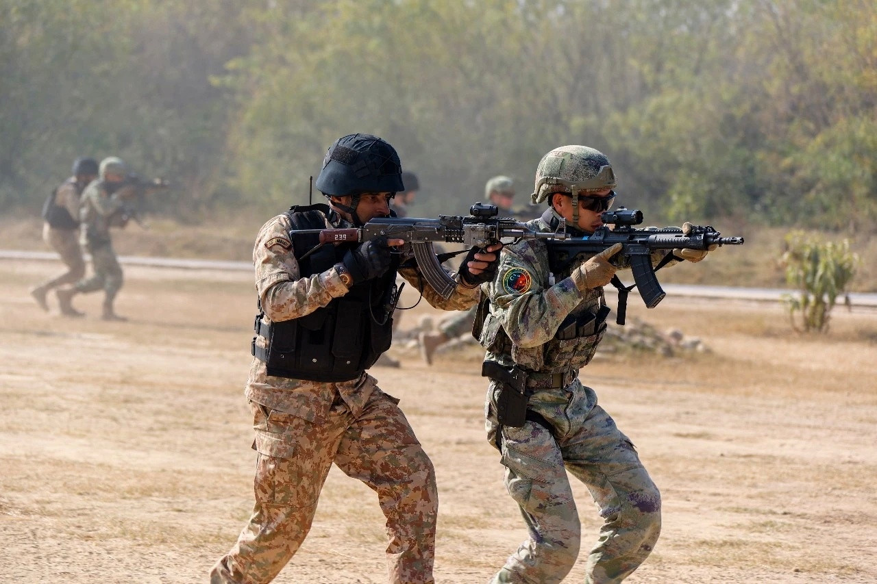 中巴“勇士-9”反恐联合演习开展多课目混编联训（西部战区）烽火问鼎计划