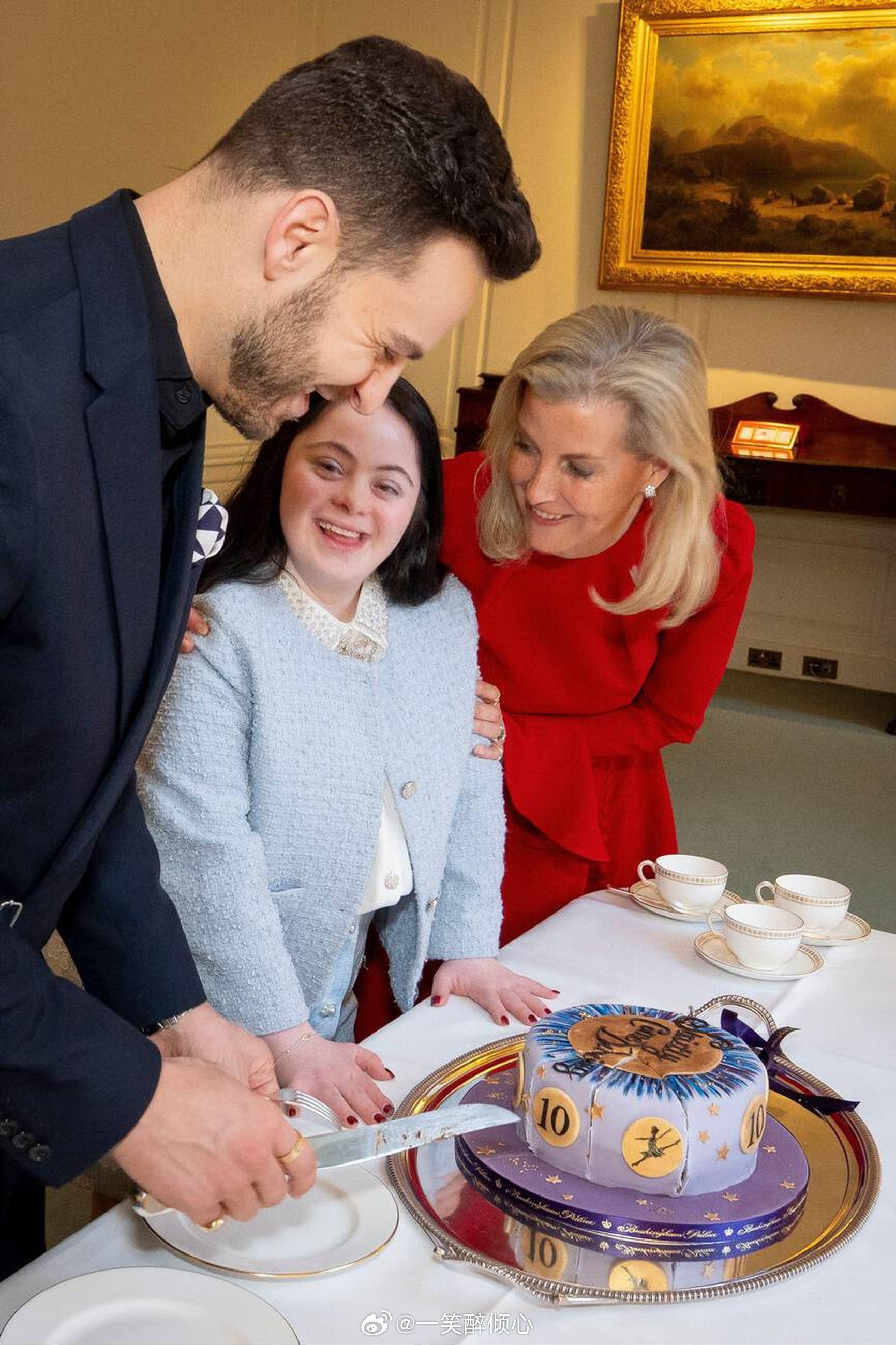 英国王室2026年3月4日，爱丁堡公爵夫人苏菲在伦敦圣詹姆斯宫举行下午茶会，