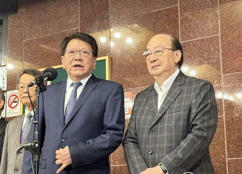 赖清德蔡英文联手施压，柯建铭7字硬抗，绿营内斗惨烈程度盖过蓝营。 202