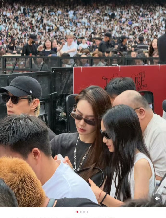 戚薇李承铉女儿11岁近照一晃Lucky都11岁了，小时候软萌可爱，现在出落得亭亭