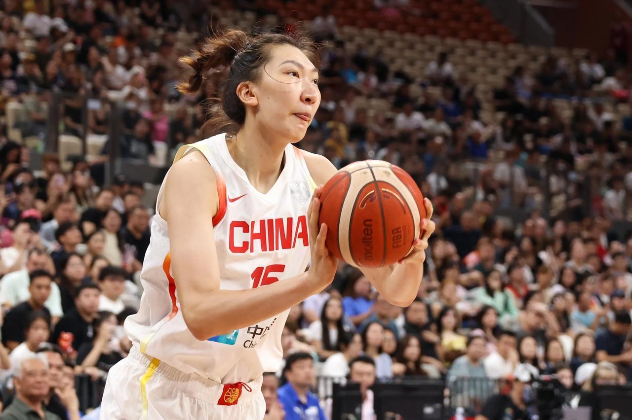 日本女篮下起了三分雨，全场三分球34投16中，命中率为47.1％，而且6人有三分