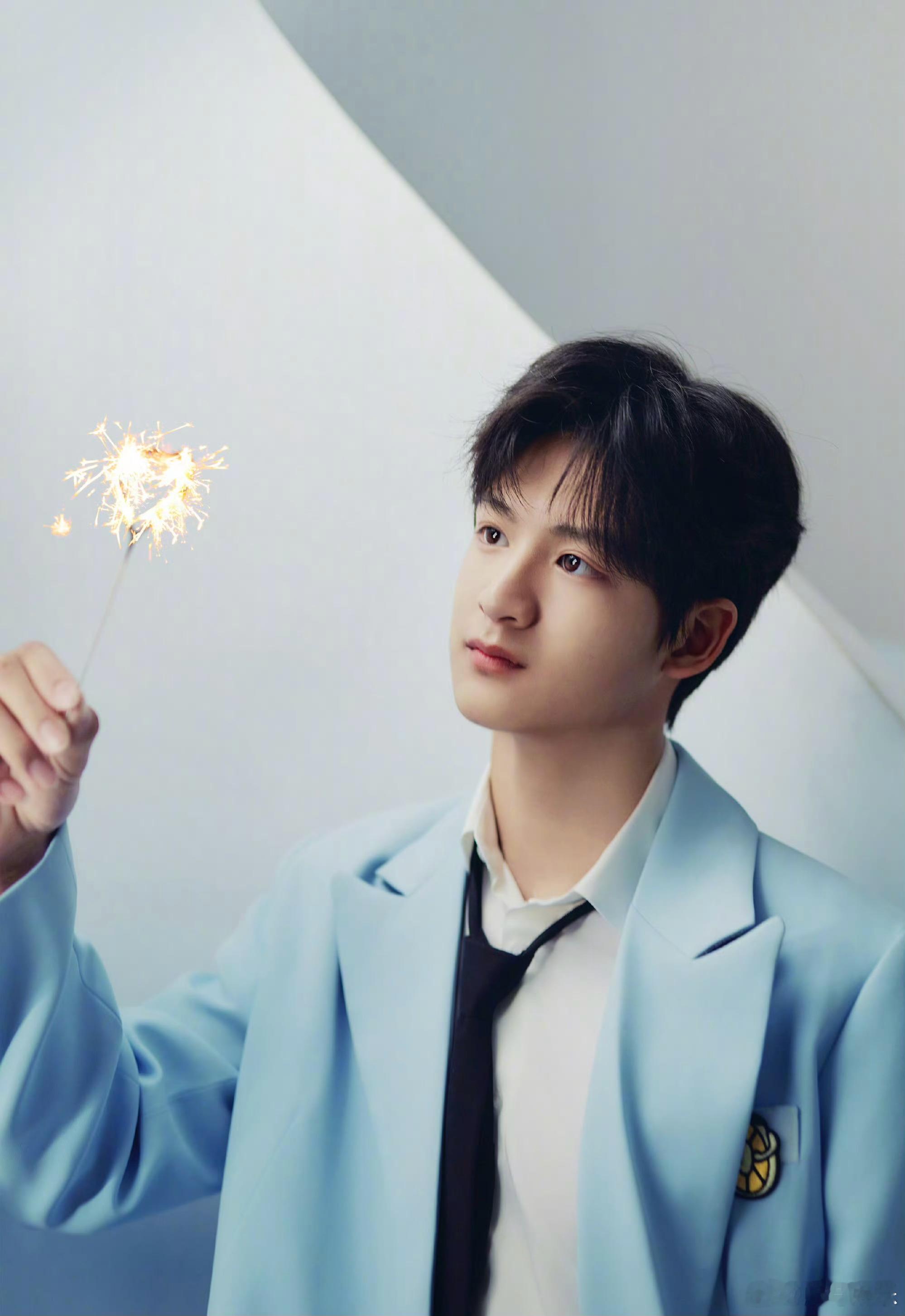 田亮儿子14岁生日照时间过得真快啊…..田亮儿子居然14岁了！而且个子居然也这