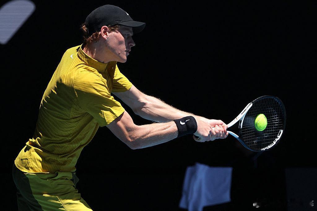 辛纳先丢一盘澳网2026男单第三轮，2号种子辛纳4-2后连丢4局，4-6输掉首
