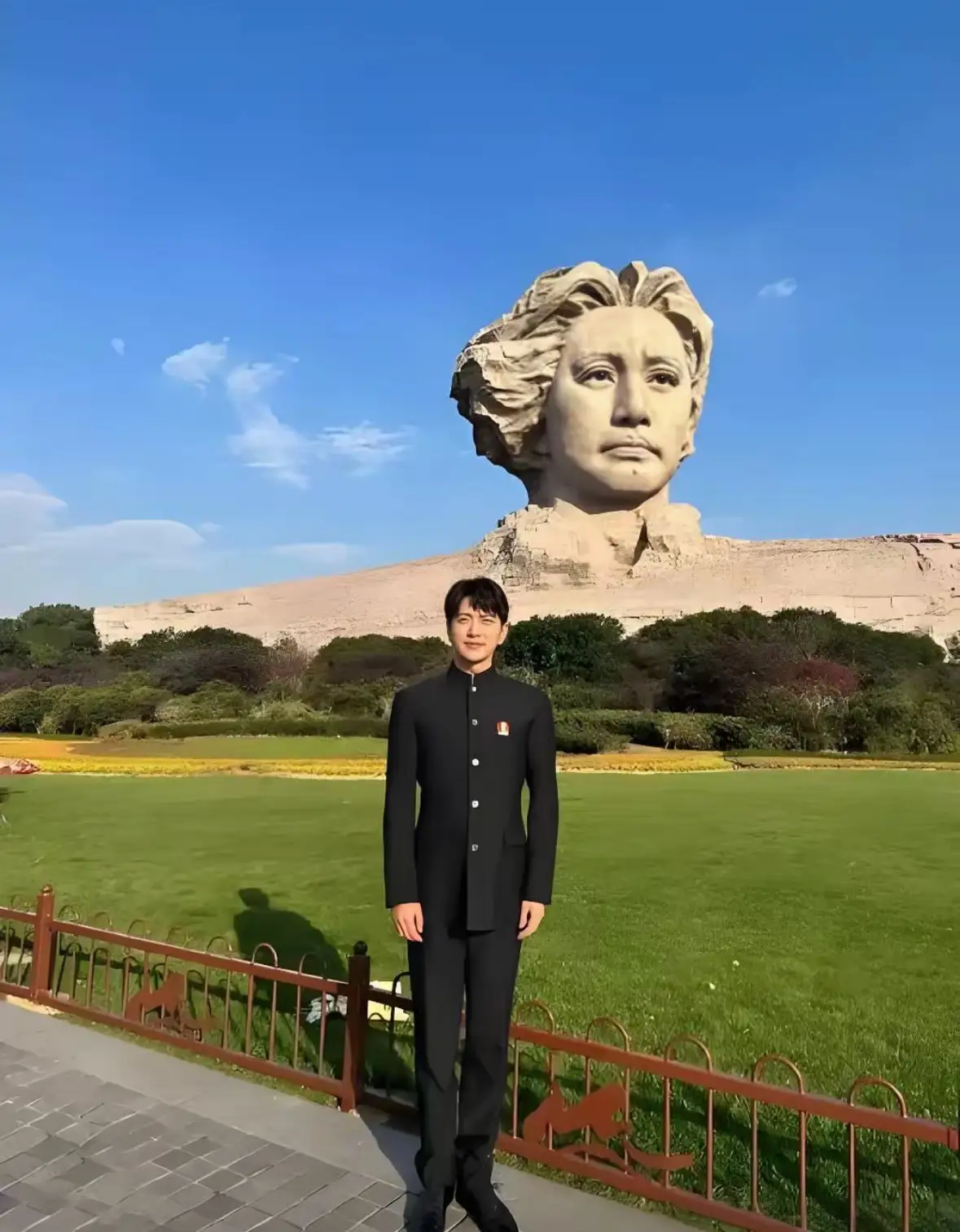 我不在意王仁君这个视帝拿的正当不正当，不在意他获奖发言的文化涵养高不高，我只在意一个事，就是在直播没