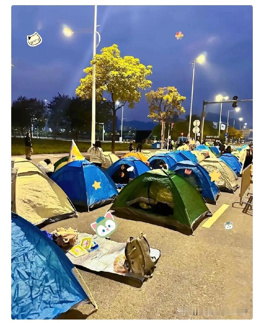我查了一下双节帐篷取代酒店的事儿原以为年轻人图新鲜凑个热闹，没想到原本五六百