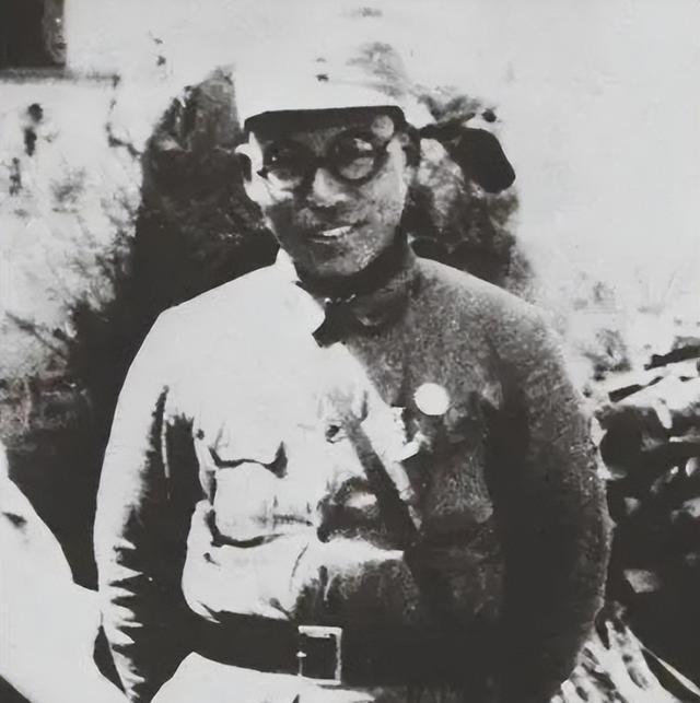 1947年1月26日深夜，一双镣铐哐当一声锁上，锁住的是新四军联络部长朱克靖的双