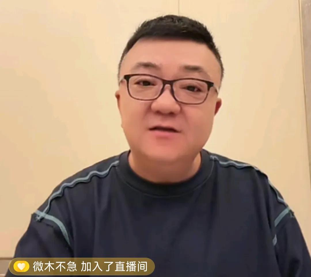 解说员董路认为国足相比日本男足有一大优势。这个优势就是人才选拔上的优势。他在直