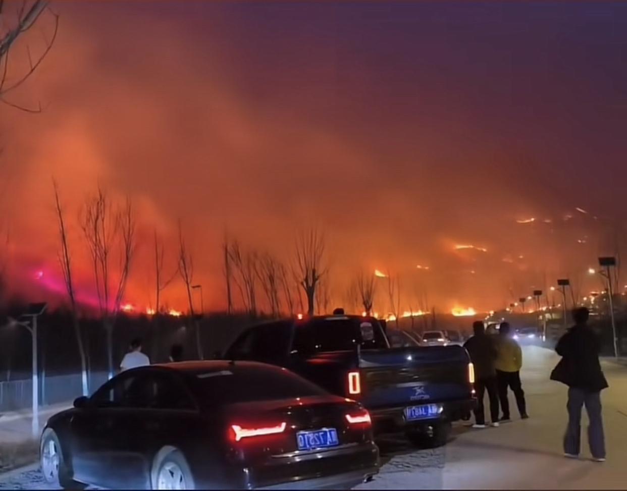 马年大火！华北太行山多地连发山火！马年新春还没过完，正月初五初六，华北太行山沿线