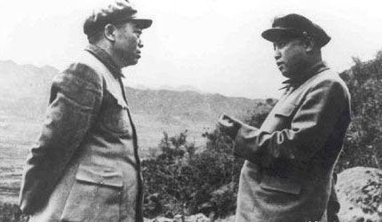 1951年初，金日成十分固执的要求志愿军南下继续追击美军。彭老总等人多次劝说无果