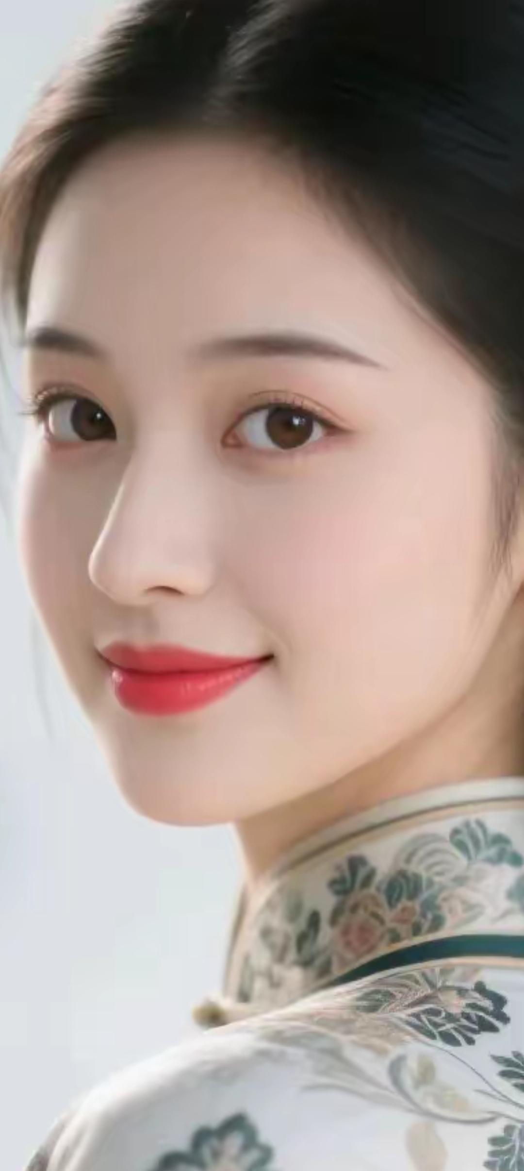 温柔古风美人，一颦一笑间尽显古典韵味。