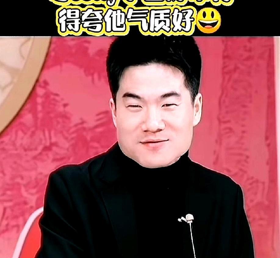 董宇辉刚把脸凑近摄像头，你肯定也猛地揉了揉眼。这下颌线怎么彻底消失了，整张脸活生